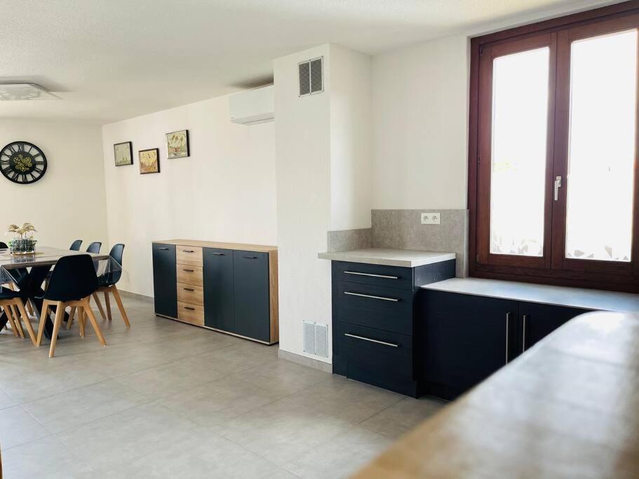 Du Charme - Atypique Et Chaleureux Appartement