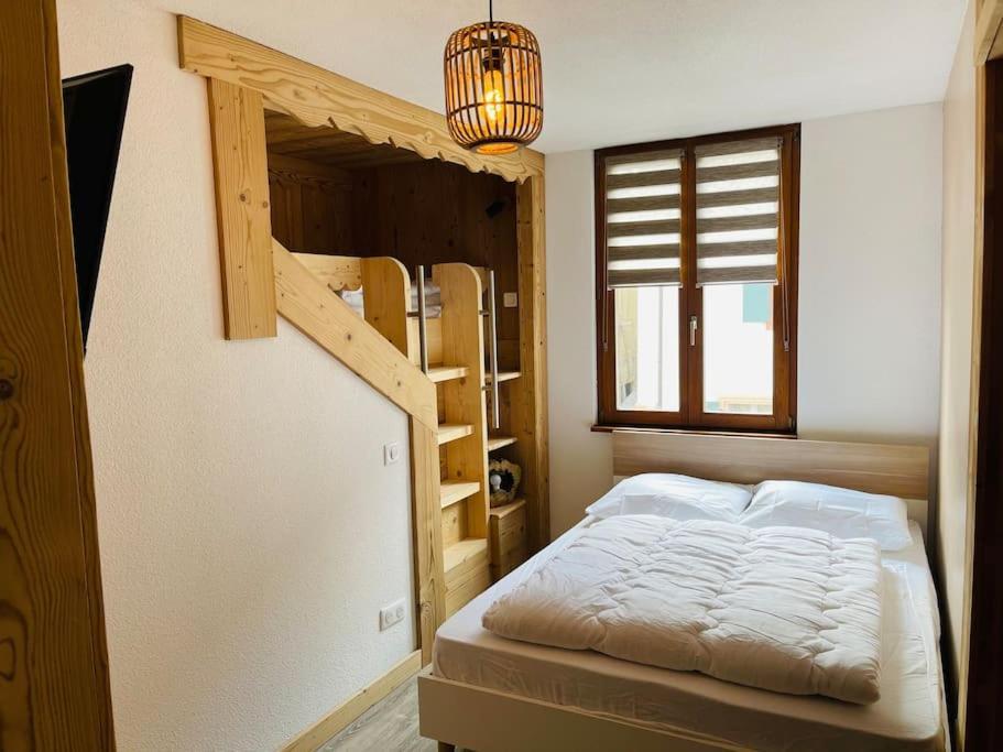 Appartement Du Charme - Atypique Et Chaleureux *